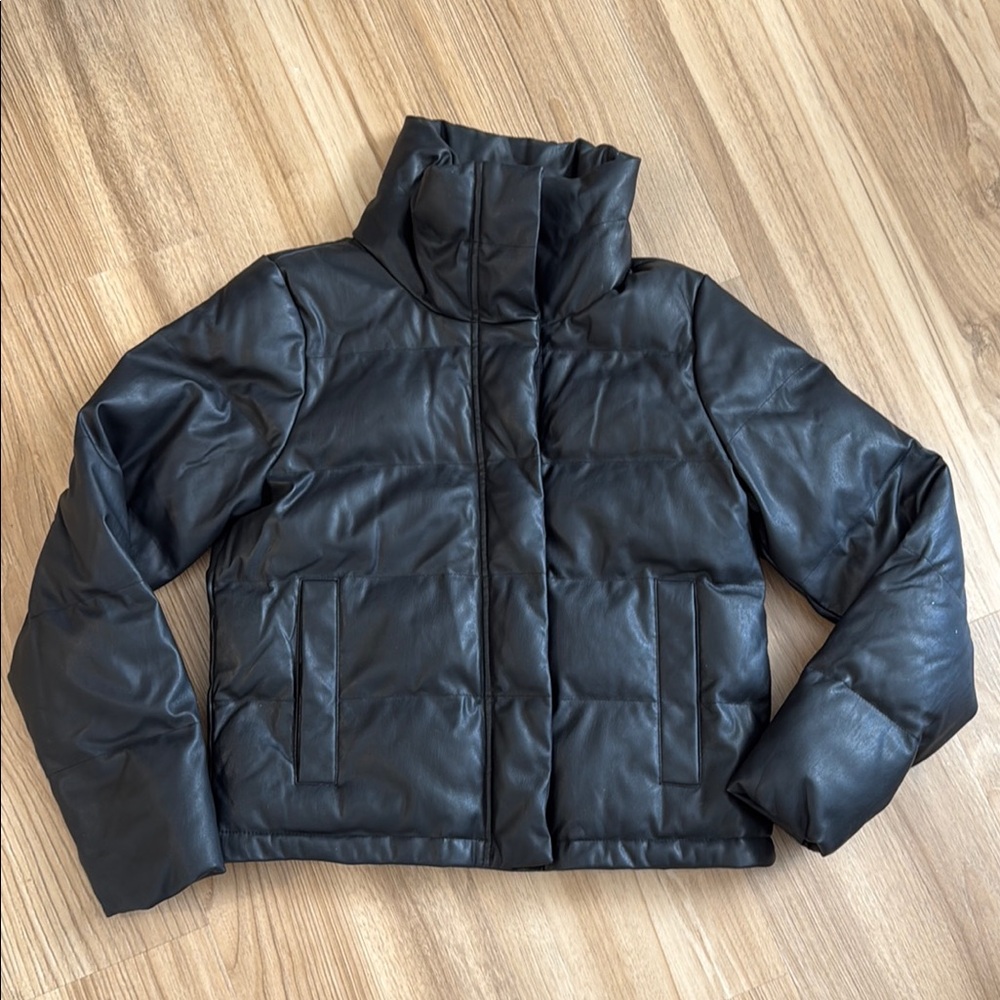 Abercrombie & Fitch Women's Black Puffer Jacket-pleather excellent condition